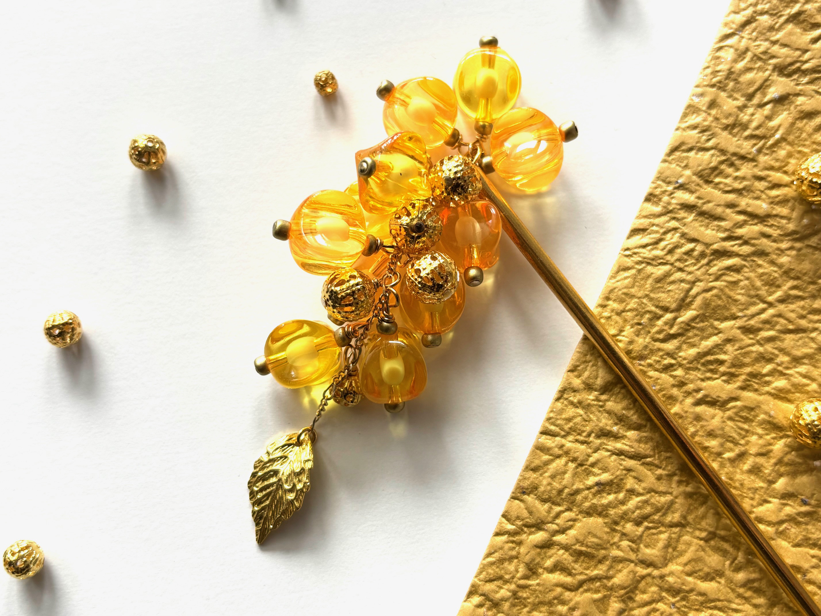 かんざし　オレンジと黄色のほおずき風ビーズ　鬼灯　ホオズキ　イエロー　和風　涼しげ　夏秋　揺れる　葉　リーフ