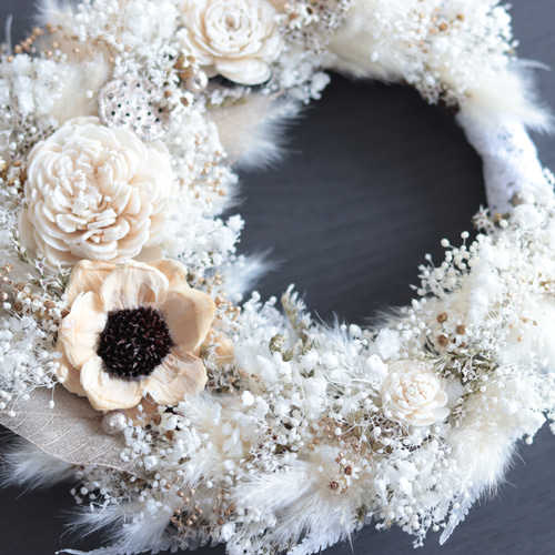 三日月リース 受注製作】ふわふわテールリードの三日月型プラチナホワイトリース