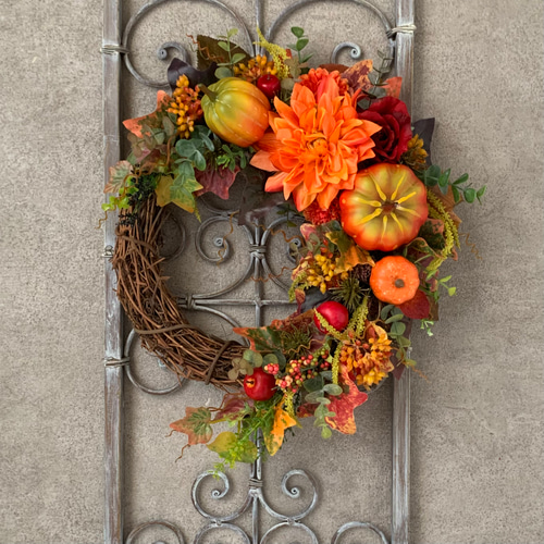 ハロウィンリース　秋リース 秋リース、ハロウィン、かぼちゃ、壁掛け、壁飾り、33㎝ 造花 オレンジ