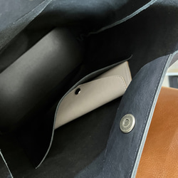 ヌメ革の縦型シンプルバッグ　(受注生産) 7枚目の画像