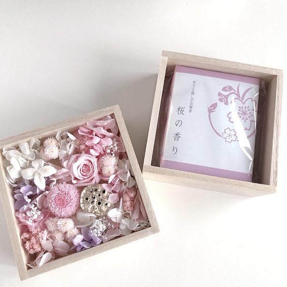 フルールcube”桜”プリザーブドフラワー仏花とお線香のお供えセット 3枚目の画像