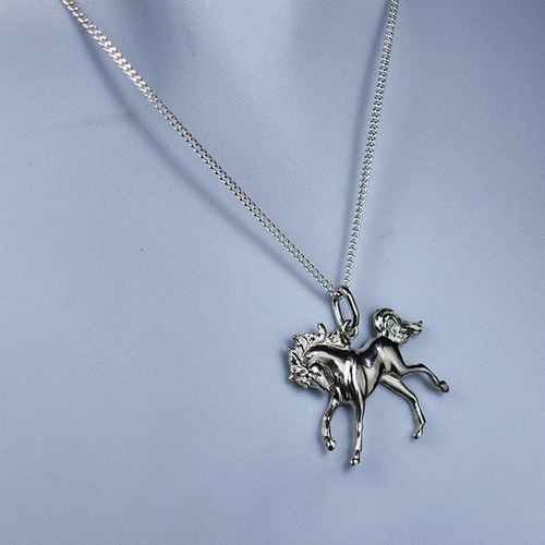 馬の姿が美しい(駆ける)シルバーペンダント（950シルバー 2664PNS