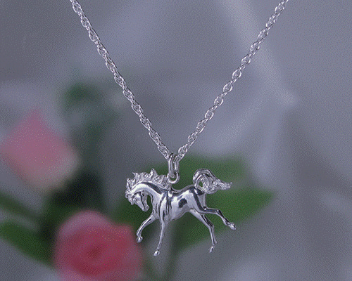馬年に馬のシルバー手作りペンダント。 f5de477320f9cae5f56a845f0823a8