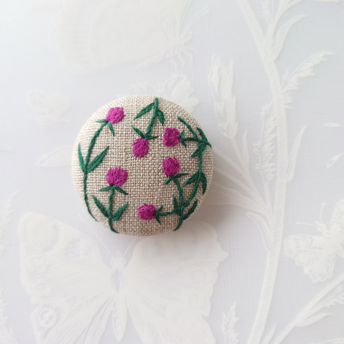 【期間限定送料無料】 刺繍ブローチ『千日紅 1982』くるみボタン ブローチ 薄荷の アクセサリー