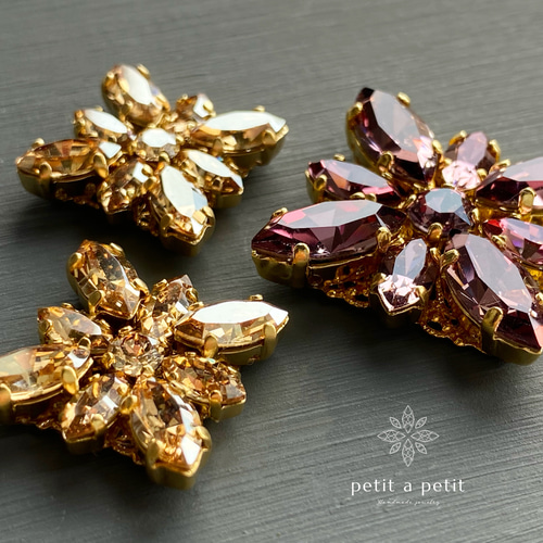 スワロフスキー®︎ ブローチ(L) clématite ゴールド ギフトボックス付