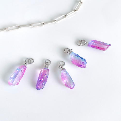 ポイントクリスタル 水晶 天然石チャーム パープルミックス 片耳