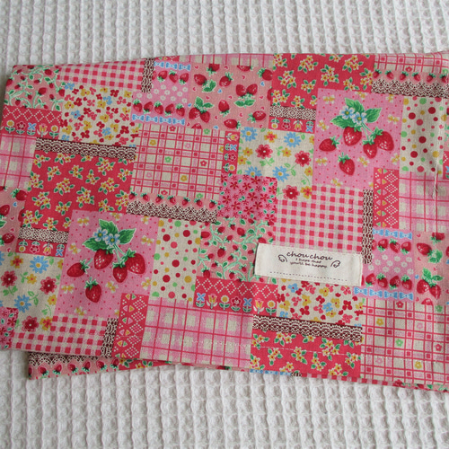 40×60 ランチョンマット ＊いちごパッチワーク柄＊ その他入園