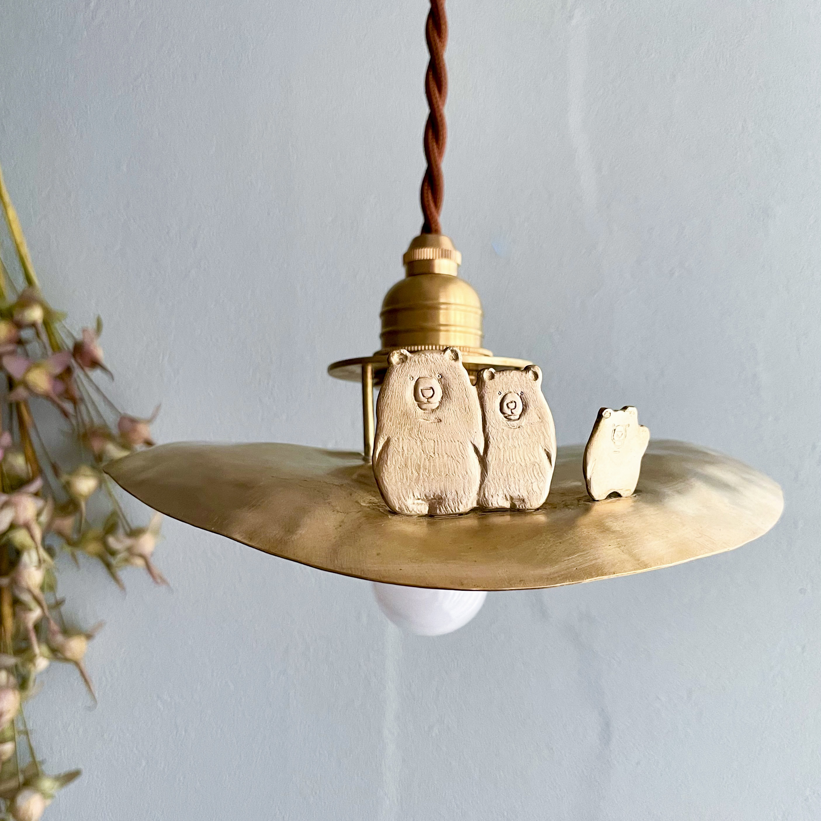 受注製作　山小屋ライト「クマの親子」ペンダントライト　真鍮　ランプシェード