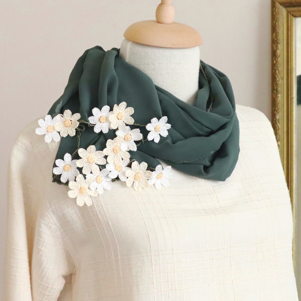 オヤレースの花付き シフォンストール「デイジー」アイビー・グリーン