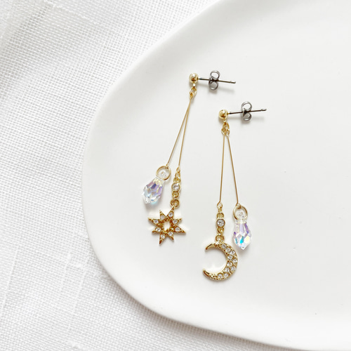 ご好評につき定番化✴︎ムーン&スター クリスタルガラスのロングピアス