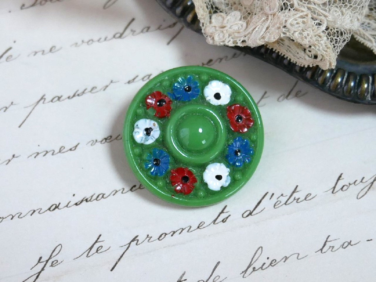 アンティーク ガラスボタン フランス 0525a ビスクドール等の衣装パーツにも