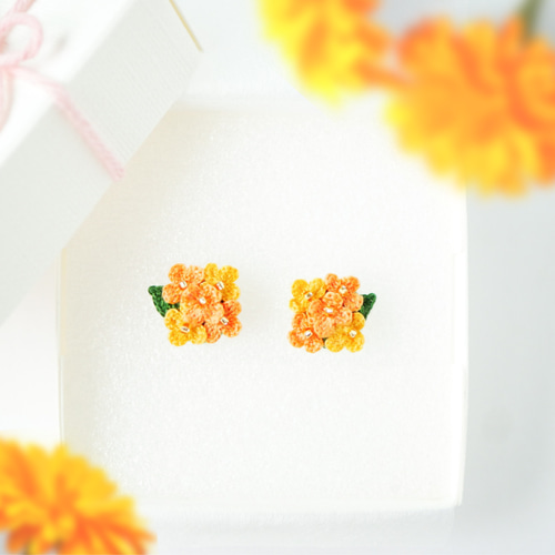 刺繍糸で編んだ金木犀のピアス/イヤリング(受注制作、手編み、秋のお花
