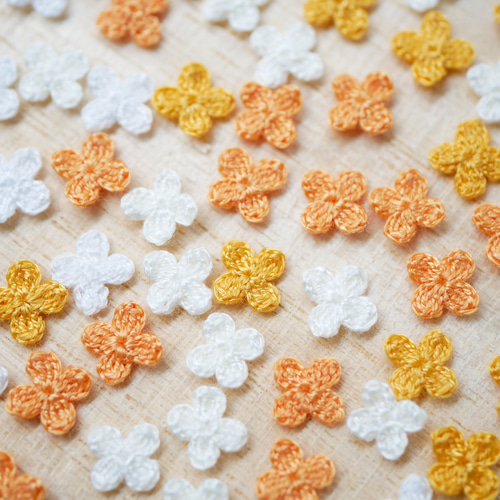 刺繍糸で編んだ金木犀のピアス/イヤリング(受注制作、手編み、秋のお花