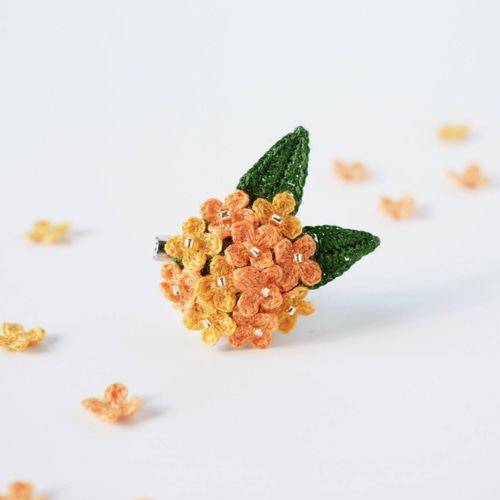 刺繍糸で編んだ金木犀のピアス/イヤリング(受注制作、手編み、秋のお花