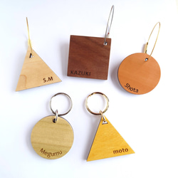 木の色を楽しむキーホルダー】 キーホルダー 木製 木 名前入り 名入れ