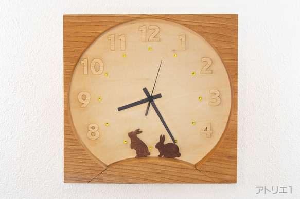 月見ヶ丘で月見を楽しむうさぎの掛け時計 2枚目の画像