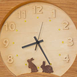 月見ヶ丘で月見を楽しむうさぎの掛け時計 3枚目の画像