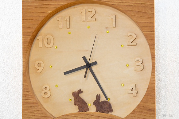 月見ヶ丘で月見を楽しむうさぎの掛け時計 3枚目の画像
