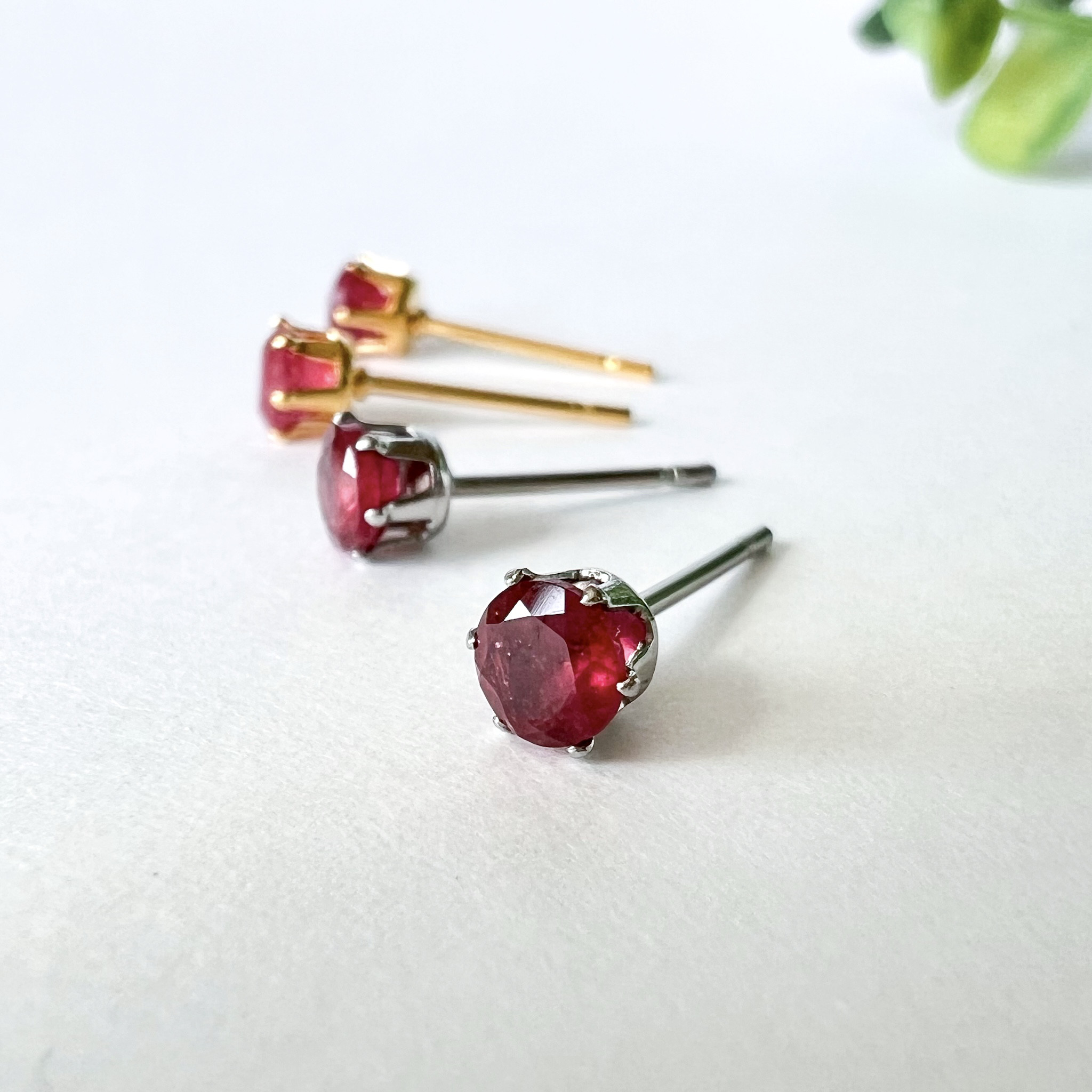 6043　ゆらゆらピアス ルビー 金属アレルギー対応 6043ゆらゆらピアス ルビー 金属アレルギー対応