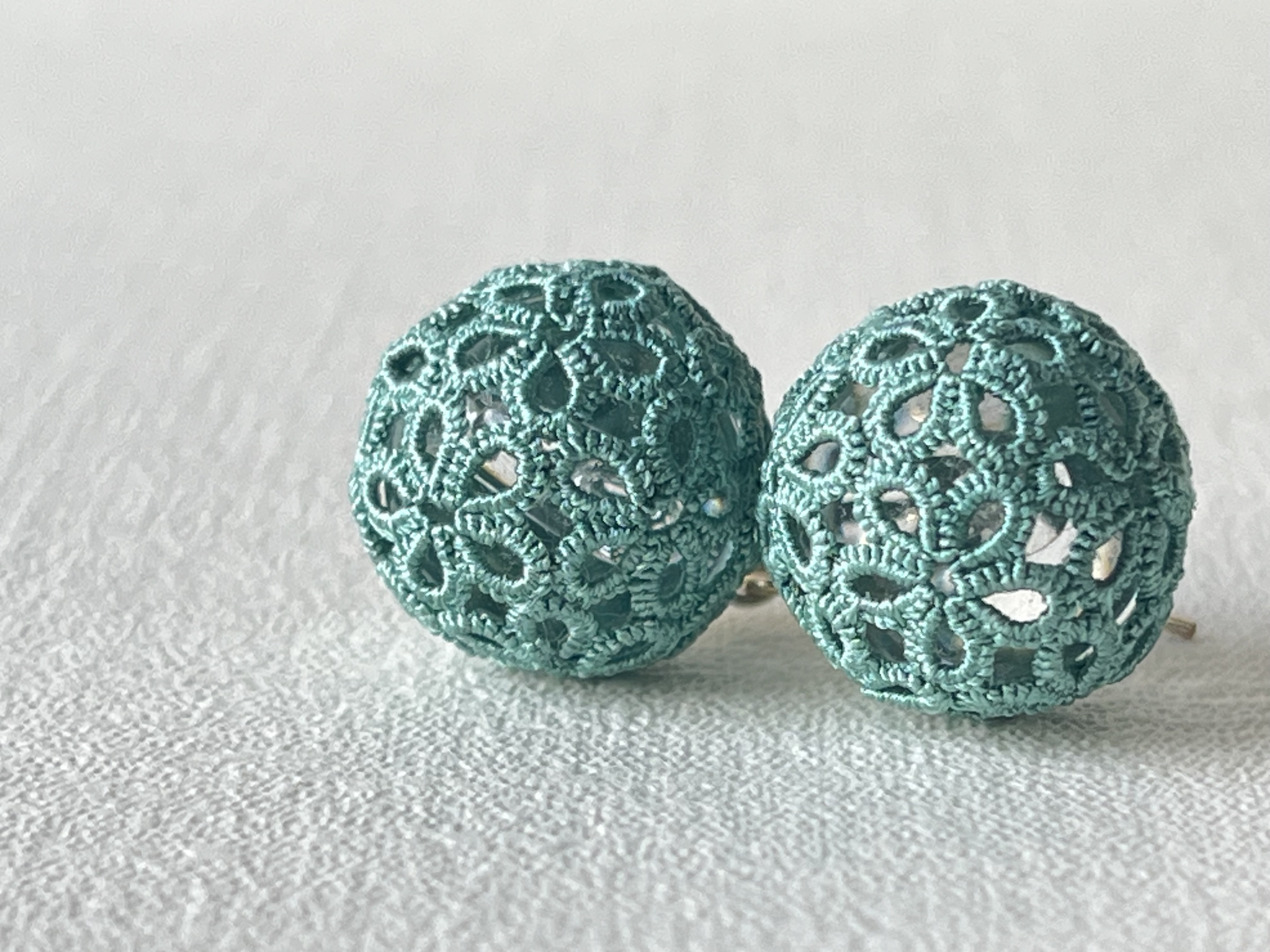 タティングレース【花まり】深い青緑/ピアス／ノンホールピアス／イヤリング