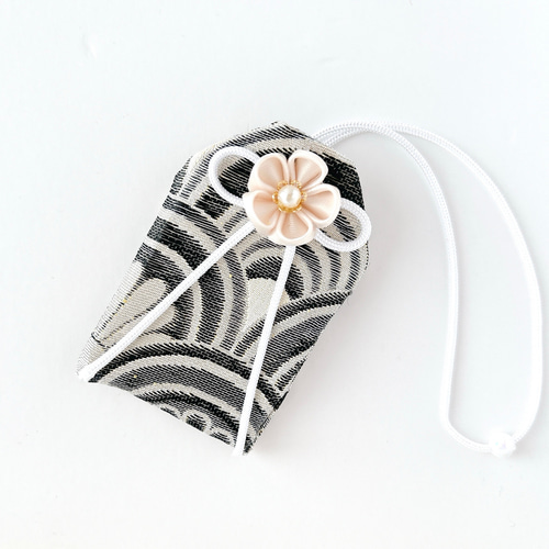 銀青海波」（サイズオーダー可）元巫女のお守り袋 その他雑貨 花守堂