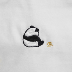 哀愁漂うパンダの刺繍入り　ロングTシャツ 　5.6オンス　男女兼用 2枚目の画像