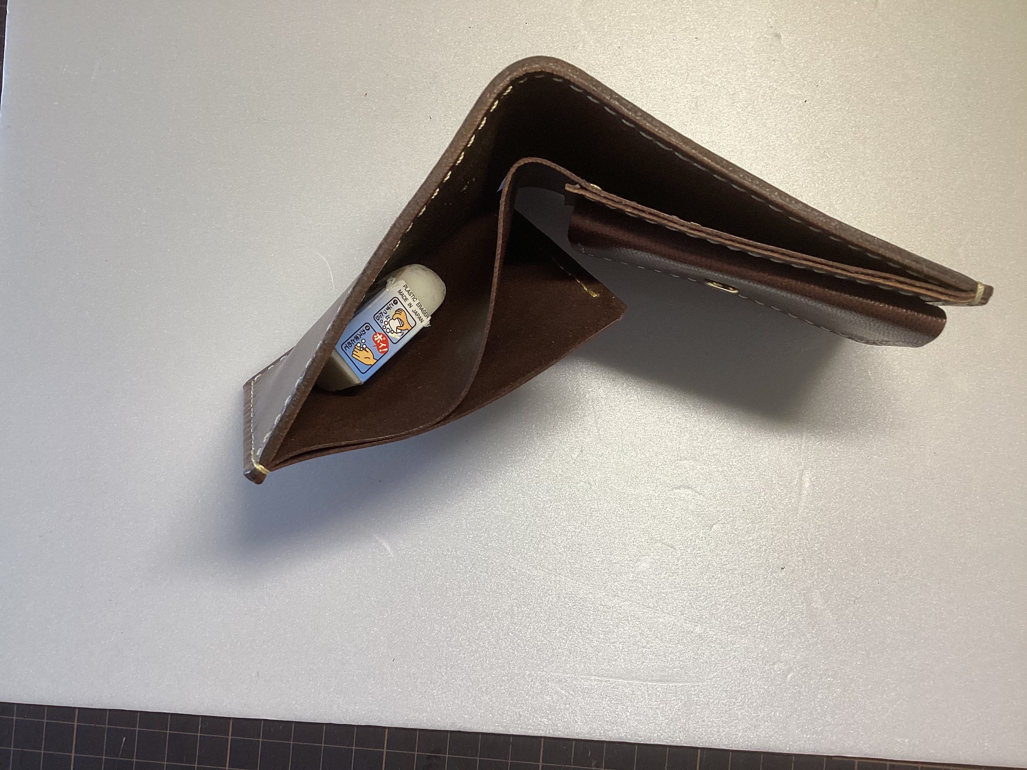 ヌメ革二つ折り財布