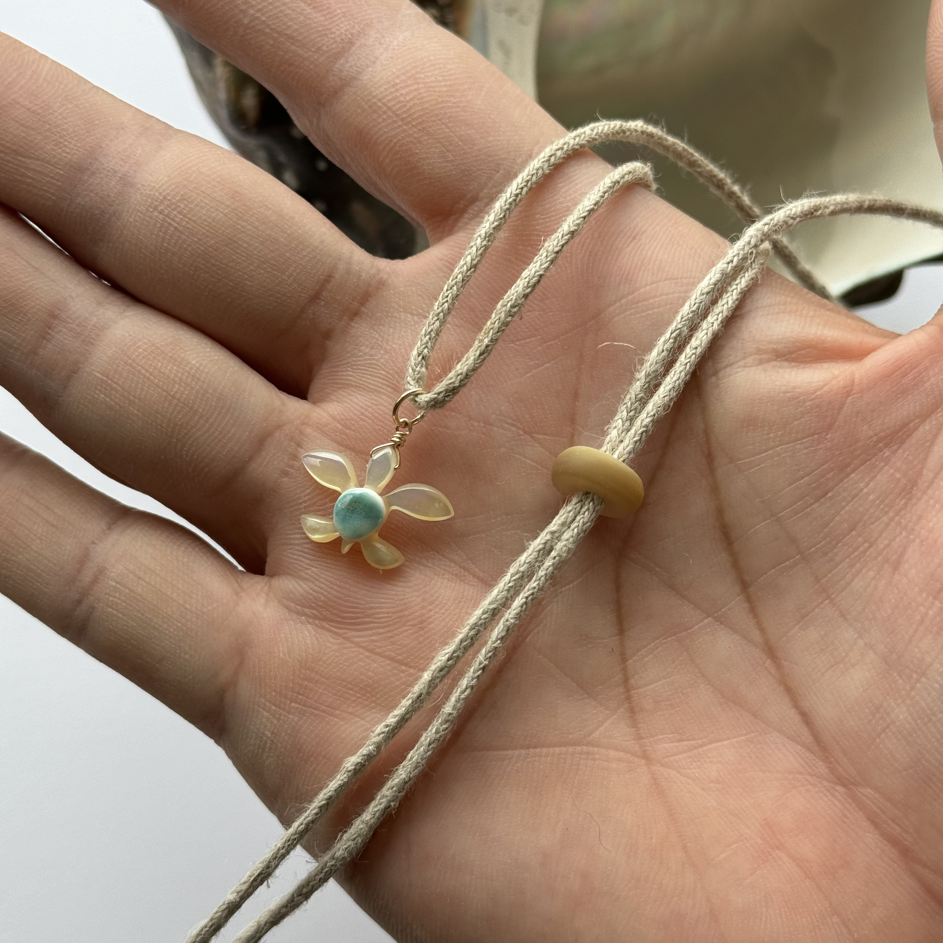 夜光貝 幸せの海亀 《mini size》ネックレス