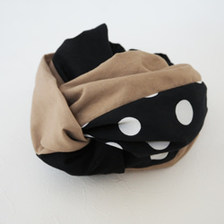 寬大的髮帶（繫好），帶有米色和黑色條紋 第7張的照片