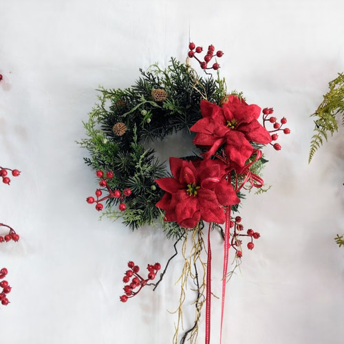 2025年完売】深紅ポインセチアとサンキライのクリスマスリース ax604