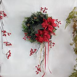 2025年完売】深紅ポインセチアとサンキライのクリスマスリース ax604