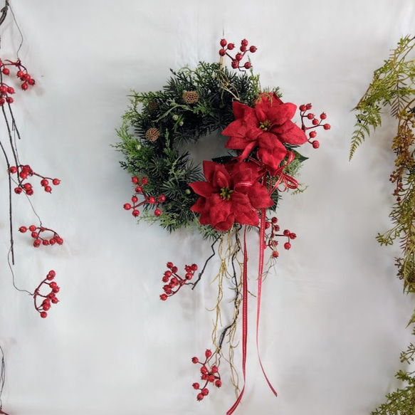 深紅ポインセチアとサンキライのクリスマスリース ax604 アーティ