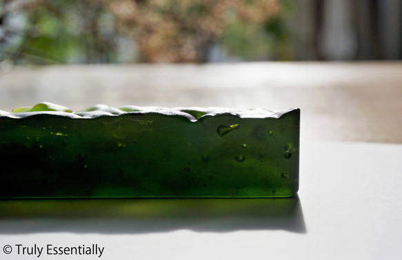 透明ガラスのペーパーウエイト - 「みどりのガラス」● 12cm・緑・つや消し 2枚目の画像