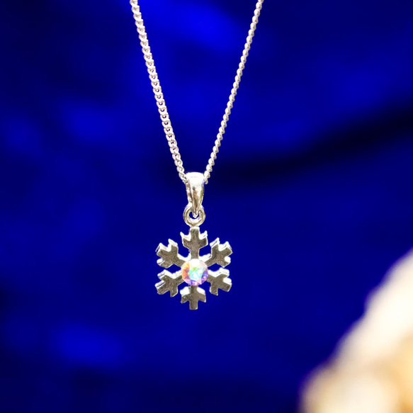 雪の結晶ネックレス　クリスタルオーロラ　金具の色が選べます 3枚目の画像