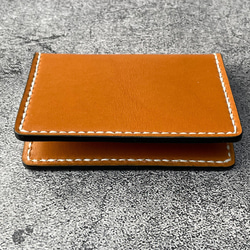 【手縫】本革窓付きカードケース（キャメル色革×黒縁）生成り糸【免許証,定期入れ,社員証などに】 9枚目の画像
