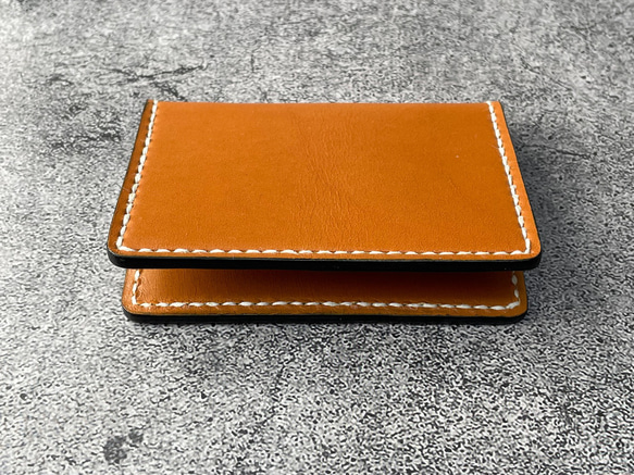 【手縫】本革窓付きカードケース（キャメル色革×黒縁）生成り糸【免許証,定期入れ,社員証などに】 9枚目の画像