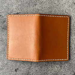 【手縫】本革窓付きカードケース（キャメル色革×黒縁）生成り糸【免許証,定期入れ,社員証などに】 6枚目の画像