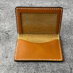 【手縫】本革窓付きカードケース（キャメル色革×黒縁）生成り糸【免許証,定期入れ,社員証などに】 2枚目の画像