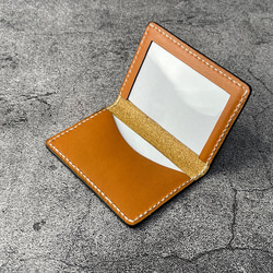 【手縫】本革窓付きカードケース（キャメル色革×黒縁）生成り糸【免許証,定期入れ,社員証などに】 4枚目の画像