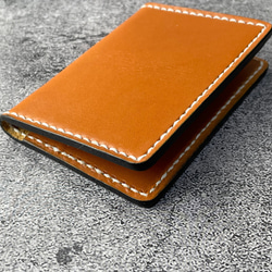 【手縫】本革窓付きカードケース（キャメル色革×黒縁）生成り糸【免許証,定期入れ,社員証などに】 8枚目の画像