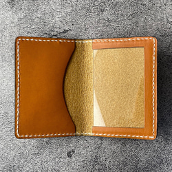 【手縫】本革窓付きカードケース（キャメル色革×黒縁）生成り糸【免許証,定期入れ,社員証などに】 10枚目の画像