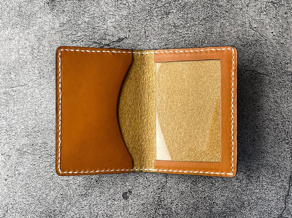 【手縫】本革窓付きカードケース（キャメル色革×黒縁）生成り糸【免許証,定期入れ,社員証などに】 10枚目の画像