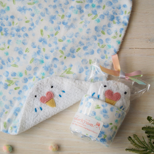 インコのピーちゃん様オーダー　播州織　タオルサイズ セキセイインコちゃん大判タオルハンカチ♡(ブルー小花柄） ハンカチ