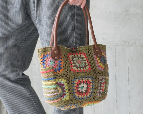 【未使用】咲き編みフラワー ハンドメイド 作家chiko クラッチバッグ カーキ 未使用】咲き編みフラワー ハンドメイド 作家chiko クラッチ