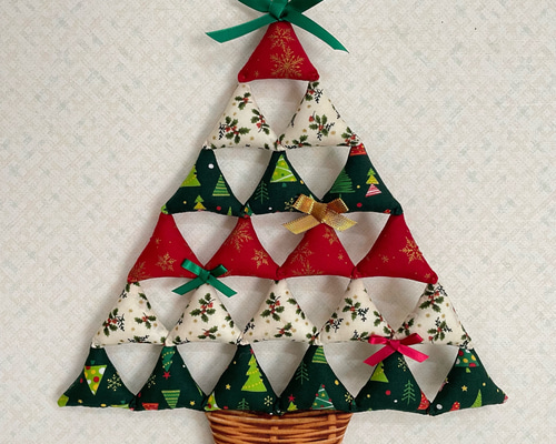 トライアングルツリー 布 三角 クリスマスツリー オーナメント サンタ 生地 トライアングルツリー 布 三角 クリスマスツリー オーナメント サンタ