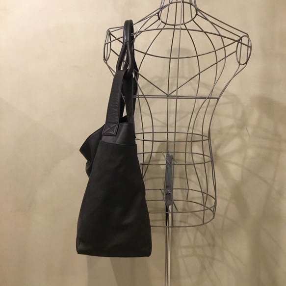 Ｌサイズ。大容量で軽量！馬革ワンショルダー肩掛け2wayトートバッグ ／レスデザイン-Less Less シワ よろしくお願いいたします