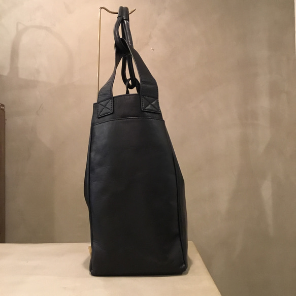 Ｌサイズ。大容量で軽量！馬革ワンショルダー肩掛け2wayトートバッグ ／レスデザイン-Less Less シワ よろしくお願いいたします