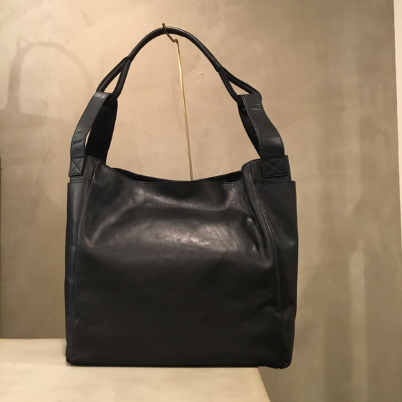 Ｌサイズ。大容量で軽量！馬革ワンショルダー肩掛け2wayトートバッグ ／レスデザイン-Less Less シワ よろしくお願いいたします