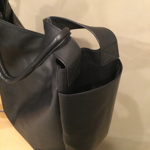 Ｌサイズ。大容量で軽量！馬革ワンショルダー肩掛け2wayトートバッグ ／レスデザイン-Less Less シワ よろしくお願いいたします