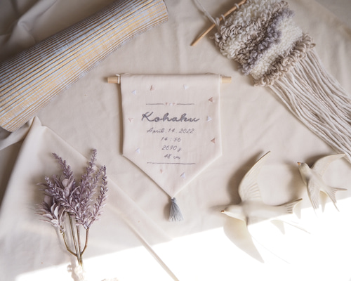 ベージュピンク×ミルクホワイトː小さな三角を散りばめた刺繍